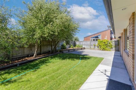 Photo of property in 21 Linkwater Way, Parklands, Christchurch, 8083