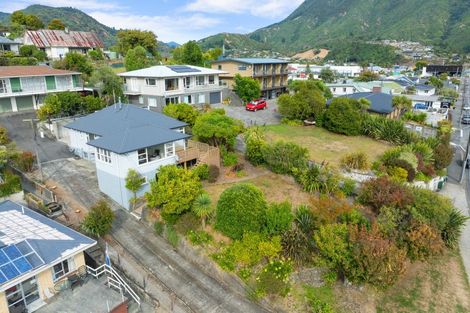 Photo of property in 34 Waikawa Road, Picton, 7220