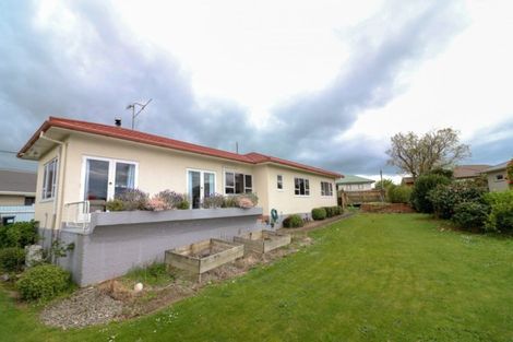 Photo of property in 32 Queen Street, Dannevirke, 4930