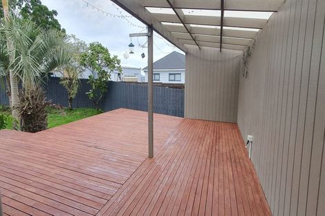Photo of property in 27 Pahi Place, West Harbour, Auckland, 0618