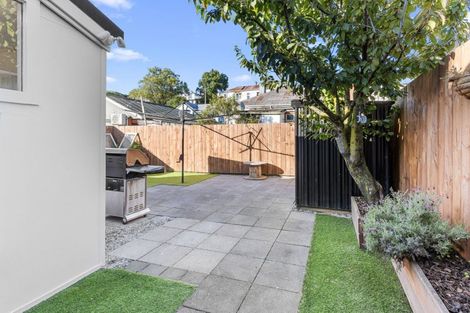 Photo of property in 9 King Edward Street, Kensington, Dunedin, 9012