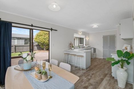 Photo of property in 18 Reeves Street, Waikanae Beach, Waikanae, 5036