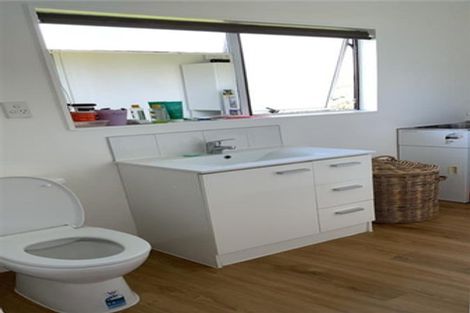 Photo of property in 7 Hueglow Rise, West Harbour, Auckland, 0618