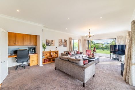 Photo of property in 32 Paekakariki Hill Road, Pauatahanui, Porirua, 5381