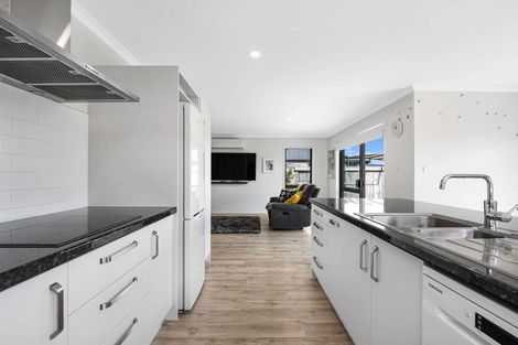 Photo of property in 6 Navy Lane, Papamoa, 3118