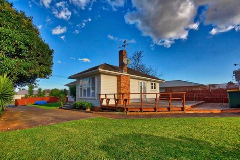 Photo of property in 1 Surrey Street, Manurewa, Auckland, 2102