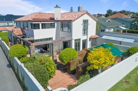 Photo of property in 7 Frieston Road, Milford, Auckland, 0620