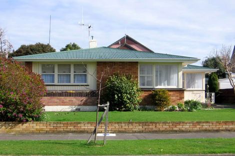 Photo of property in 76 Wikiriwhi Crescent, Awapuni, Palmerston North, 4412