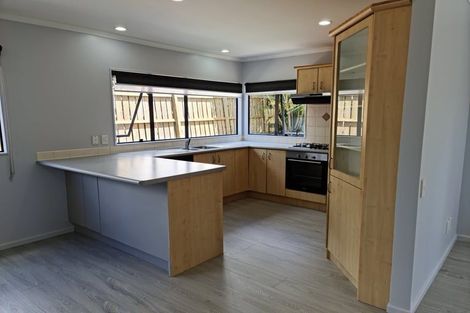 Photo of property in 1/35 Highgrove Lane, Totara Vale, Auckland, 0632