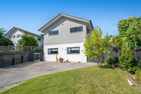 Photo of property in 17 Leiden Place, Totara Vale, Auckland, 0629