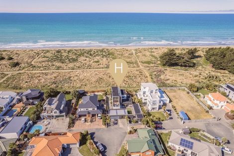 Photo of property in 14 Driftwood Lane, Waimairi Beach, Christchurch, 8083