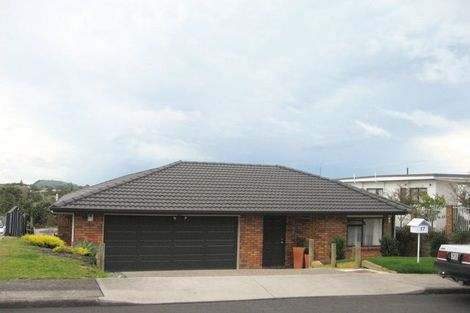 Photo of property in 17 Glenshee Place, Highland Park, Auckland, 2010