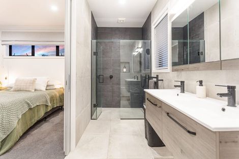 Photo of property in 8 Korako Drive, Kumeu, 0810