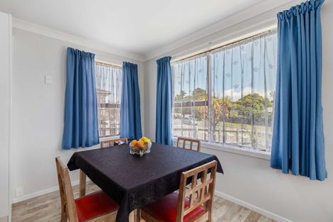 Photo of property in 21 Kelman Road, Kelston, Auckland, 0602