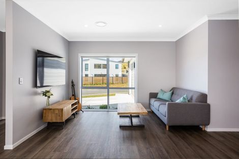 Photo of property in 65 Queen Charlotte Drive, Aotea, Porirua, 5024