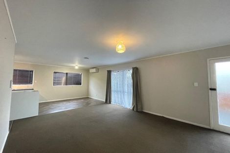 Photo of property in 2/25 Melleray Place, Randwick Park, Auckland, 2105