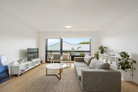 Photo of property in 2/57 Lake Road, Devonport, Auckland, 0624