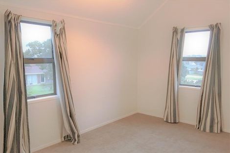 Photo of property in 1/22 Highland Park Drive, Highland Park, Auckland, 2010