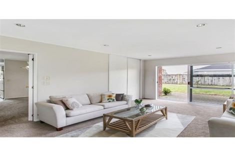 Photo of property in 2 Glenross Drive, Wattle Downs, Auckland, 2103