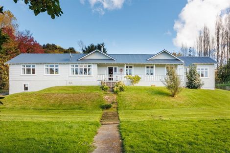 Photo of property in 21 Ongo Road, Hunterville, 4730