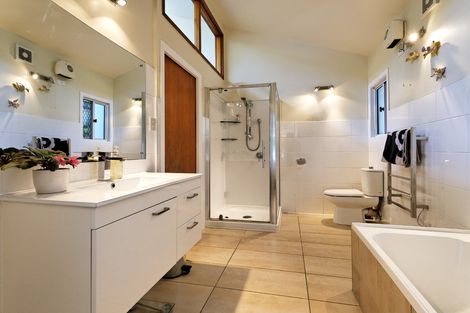 Photo of property in 103 Waima Crescent, Titirangi, Auckland, 0604