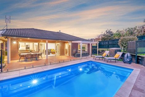 Photo of property in 14 Astor Place, Orewa, 0931