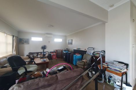 Photo of property in 2 Wattle Street, New Lynn, Auckland, 0600