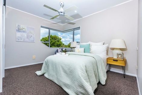 Photo of property in 13 Lagoon Way, West Harbour, Auckland, 0618