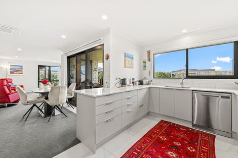 Photo of property in 4 Te Taniwha Road, One Tree Point, 0118