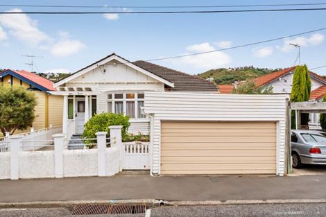 Photo of property in 73 Derwent Street, Island Bay, Wellington, 6023