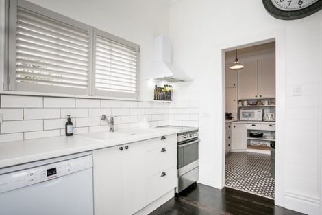 Photo of property in 19 May Avenue, Hospital Hill, Napier, 4110