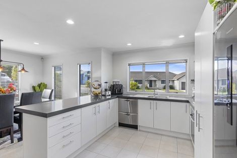 Photo of property in 20 Ronald Scott Grove, Riverstone Terraces, Upper Hutt, 5018