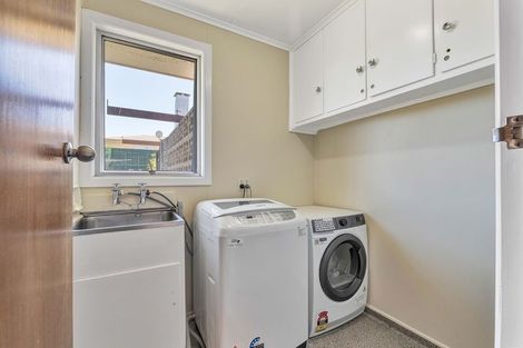 Photo of property in 8 Kennedy Place, Merrilands, New Plymouth, 4312
