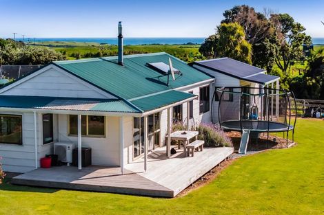 Photo of property in 189 Namu Road, Opunake, 4681