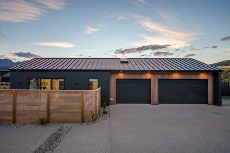 Photo of property in 16 Runholder Rise, Jacks Point, 9371