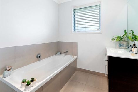 Photo of property in 2g Country Club Lane, Waiuku, 2123