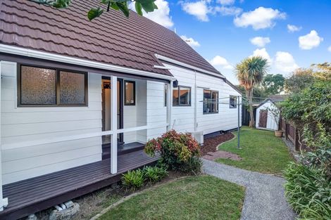 Photo of property in 2/5 Gloaming Place, Conifer Grove, Takanini, 2112