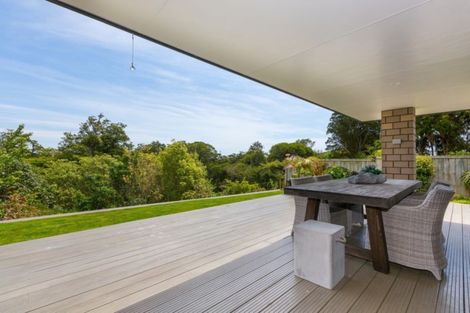 Photo of property in 11 Settlers Close, Whalers Gate, New Plymouth, 4310