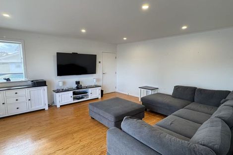 Photo of property in 62 La Rosa Street, Green Bay, Auckland, 0604