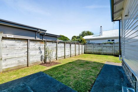 Photo of property in 76 Paynters Avenue, Strandon, New Plymouth, 4312