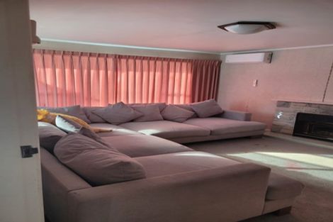 Photo of property in 15 Tiki Street, New Lynn, Auckland, 0600