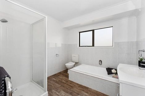 Photo of property in 16 Glenburn Place, Nawton, Hamilton, 3200