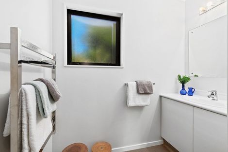 Photo of property in 126a Breaker Bay Road, Breaker Bay, Wellington, 6022