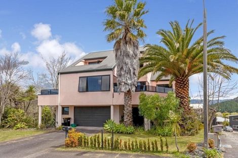 Photo of property in 114 Chevron Crescent, Whangamata, 3620
