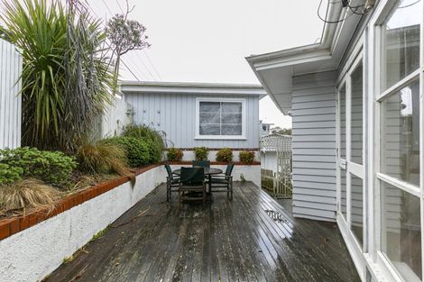 Photo of property in 18 Putnam Street, Northland, Wellington, 6012