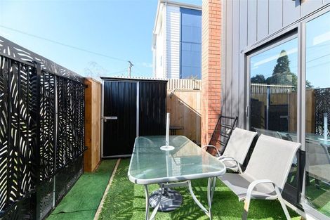 Photo of property in 2/10 Yeovil Road, Te Atatu Peninsula, Auckland, 0610