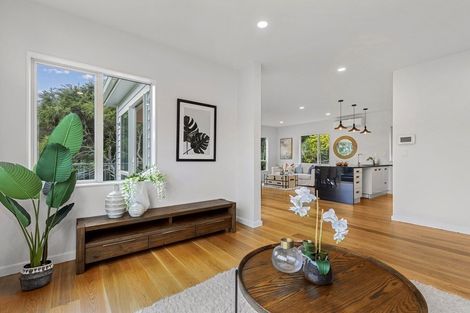 Photo of property in 487a East Coast Road, Murrays Bay, Auckland, 0630