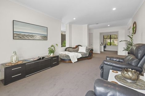 Photo of property in 28 Hawaiian Parade, Arkles Bay, Whangaparaoa, 0932