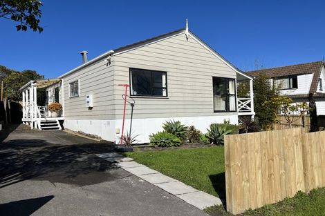 Photo of property in 40 Santiago Crescent, Unsworth Heights, Auckland, 0632