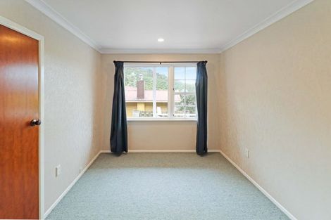 Photo of property in 17 Holmes Grove, Naenae, Lower Hutt, 5011